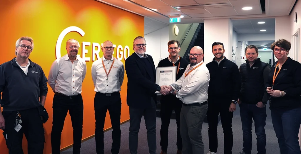 personal från Certego och SBSC:s vd med certifikat för cybersäkerhet